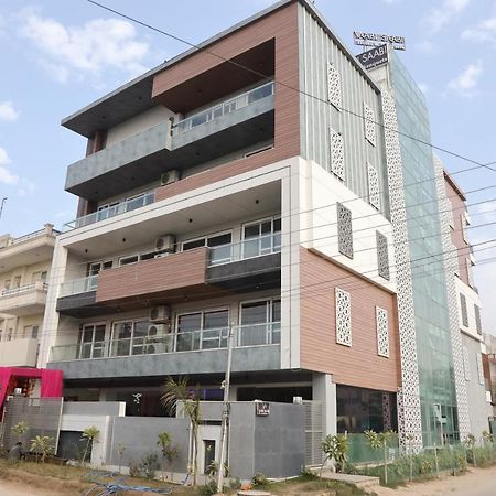 Vaabi Saabi Hotel Gurgáon Kültér fotó