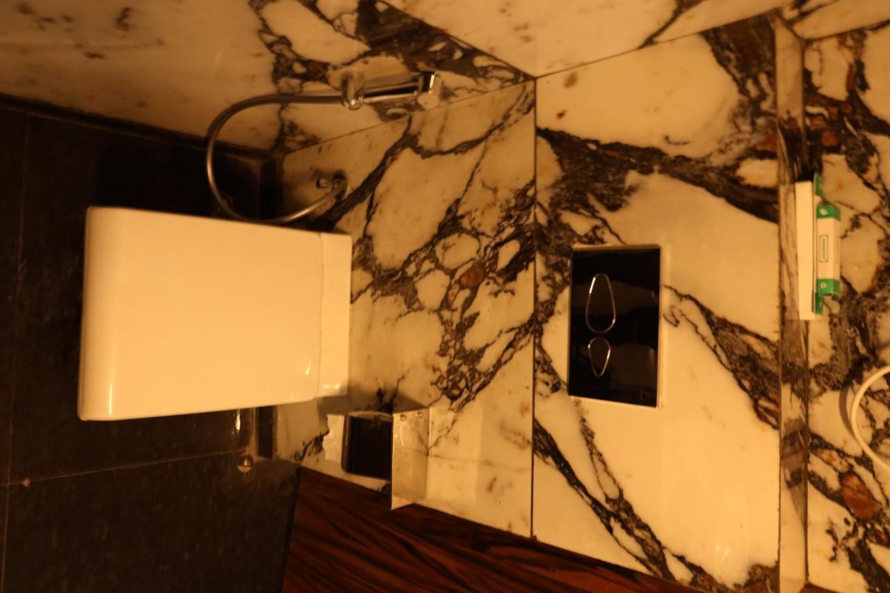 Vaabi Saabi Hotel Gurgáon Kültér fotó